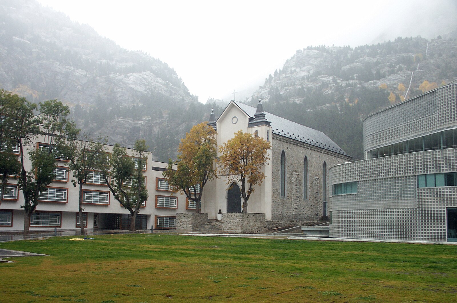 Balneario de Panticosa, complejo termal del s. XIX en pleno valle de Tena